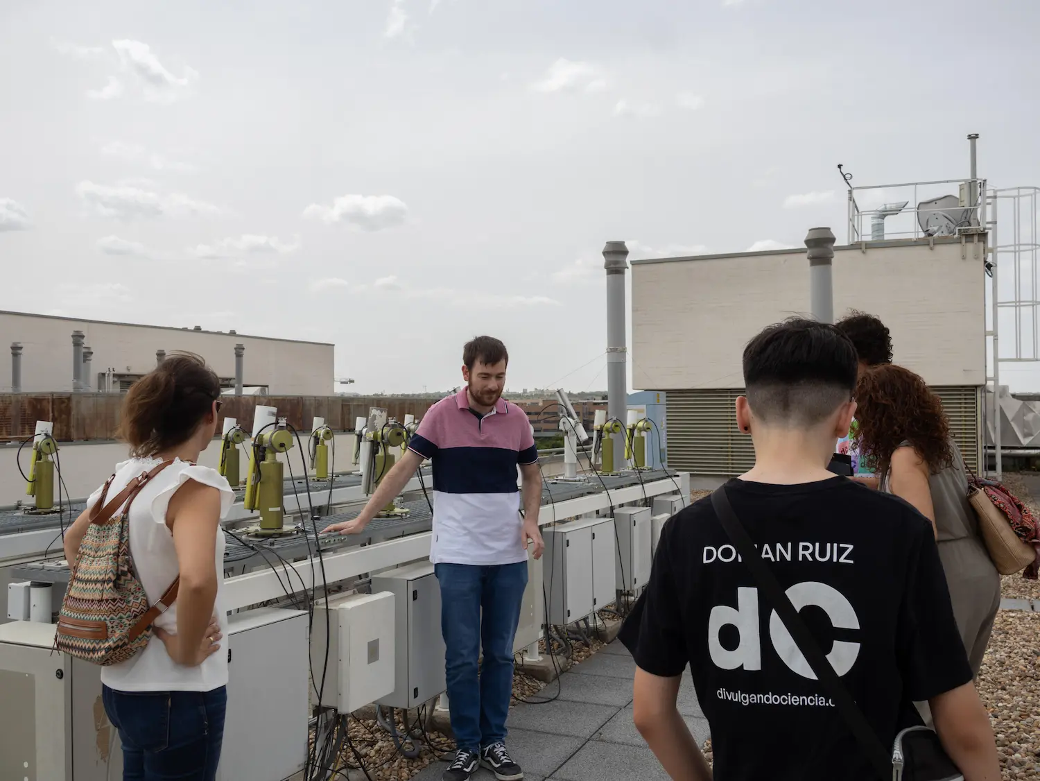 Visitando las instalaciones del grupo. En concreto, sus fotómetros.